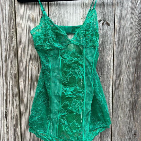 VICTORIAS SECRET Green Triangle Lace Tie Garter Slip Lingerie Women’s Small NWT - Picture 5 of 15